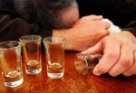 Biến chứng nguy hiểm do nghiện rượu có thể dẫn đến bệnh hoang tưởng