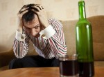 Cảnh báo triệu chứng tâm thần do uống rượu quá sớm