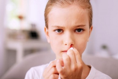 Vì sao trẻ bị cháy máu mũi và điều trị bằng cách nào?